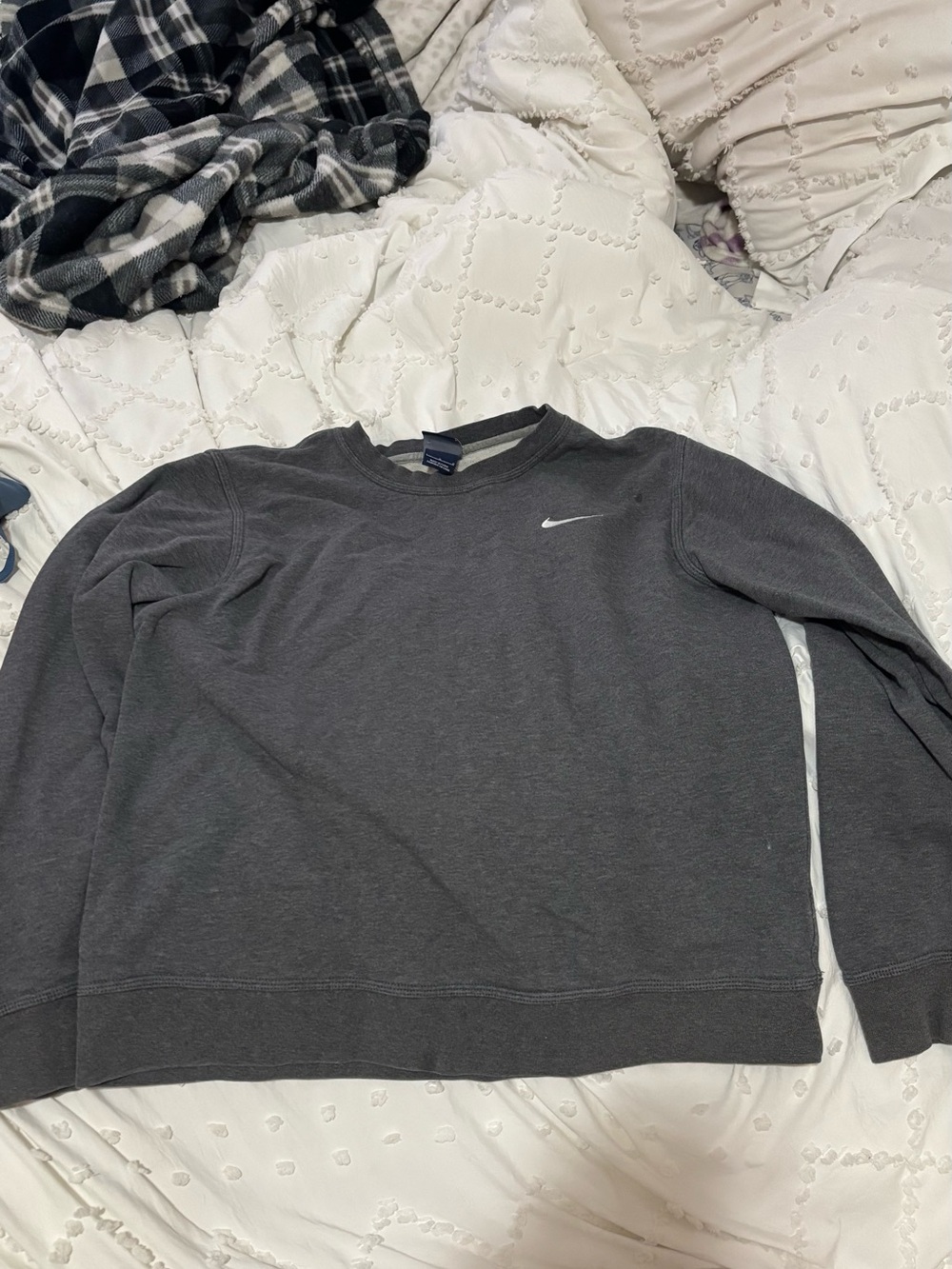 Nike Men’s Charcoal Gray Crewneck Sweatshirt